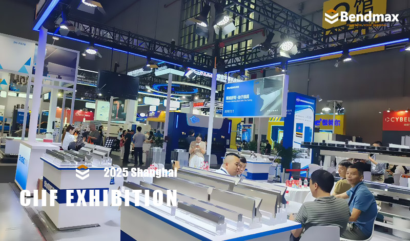 A Bendmax apresenta soluções avançadas para prensas dobradeiras na feira CIIF de Xangai de 2025.
