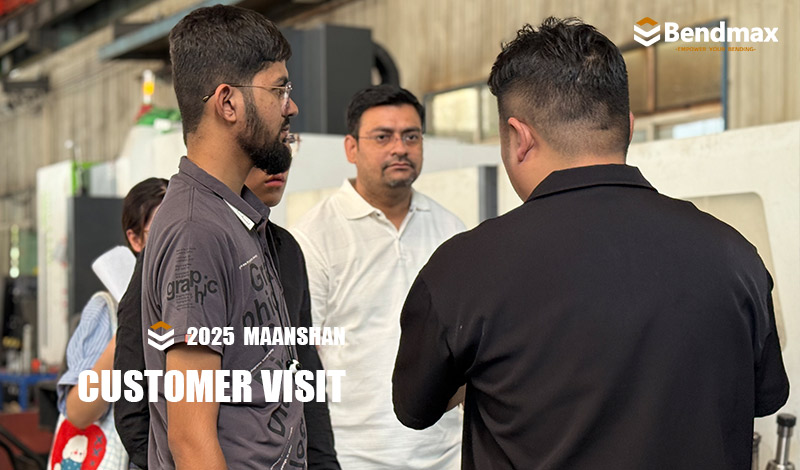 Clientes indianos visitam fábrica da Bendmax para fortalecer cooperação.