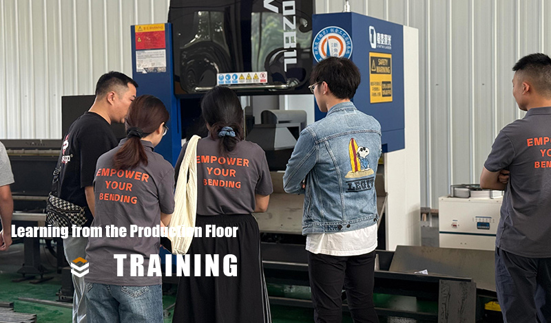 Treinamento de Habilidades para Funcionários na BENDMAX: Aprendendo com a Prática na Linha de Produção