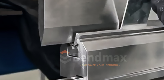 bendmax Standard punch with custom die
